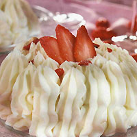 Recette du Vacherin aux fraises et aux pralines roses